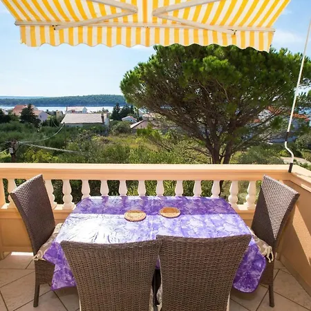 Stunning In Barbat With Wifi Apartment *