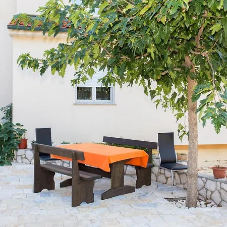 Stunning In Barbat With Wifi Apartment *