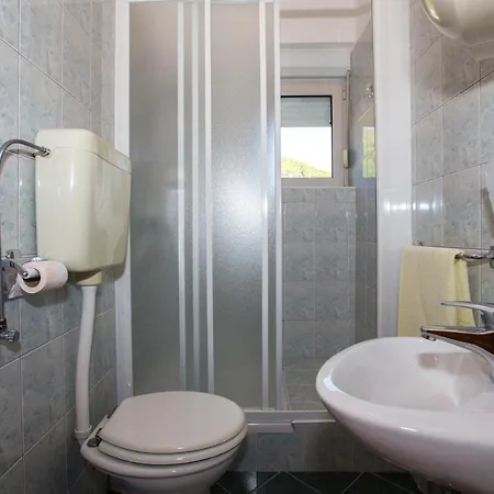 Stunning In Barbat With Wifi Apartment Barbat na Rabu